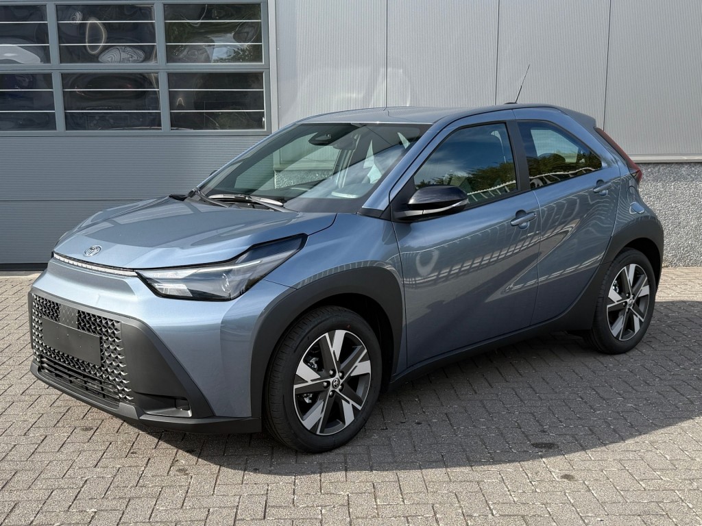 51818600-5.jpg
