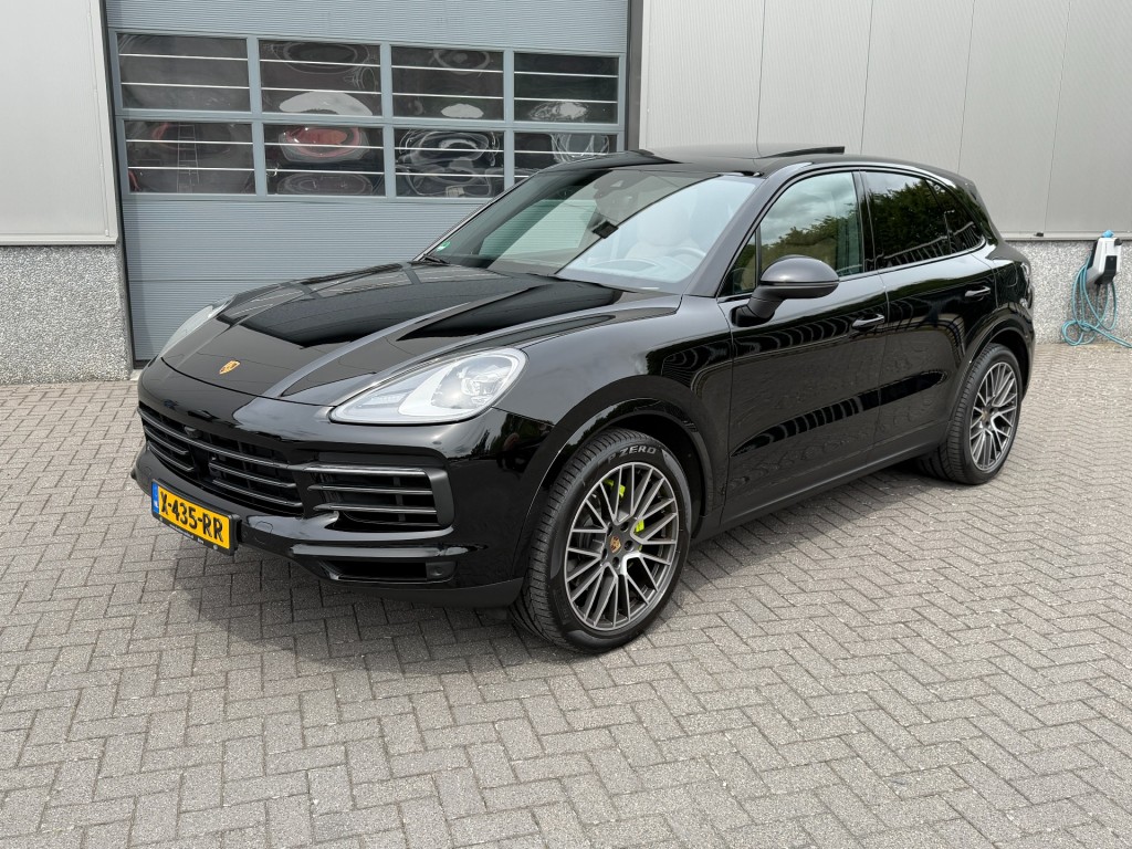 54516801-2.jpg